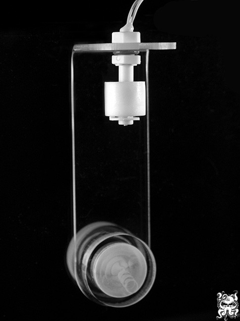 float-switch-holder01.jpg