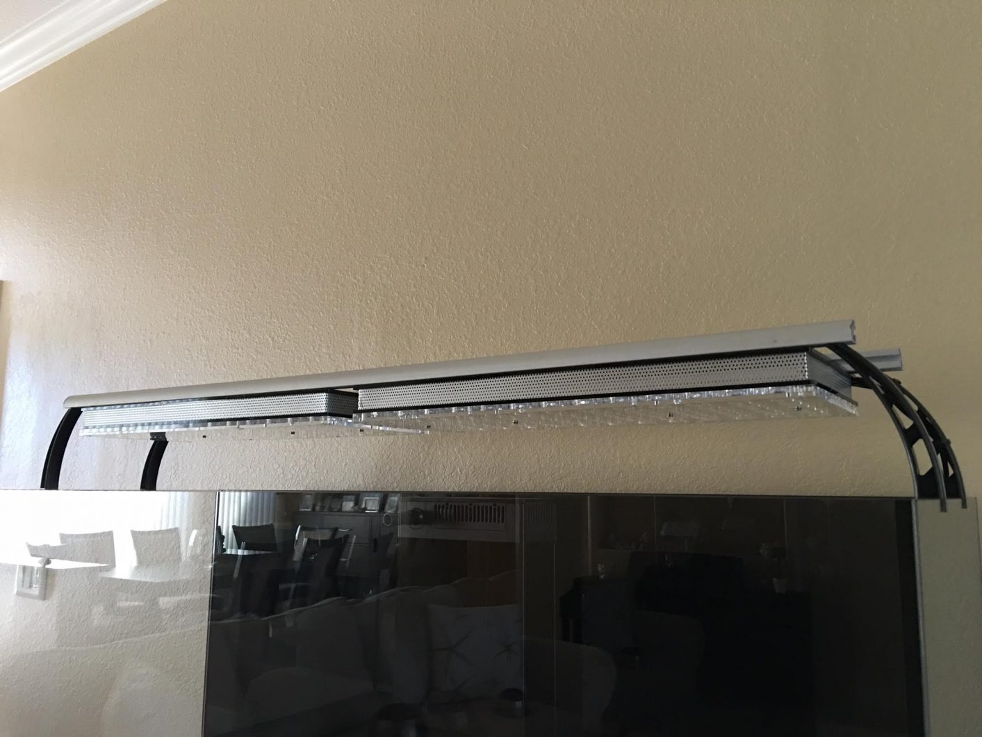 Aquarium_LED_mounting-systems1-1413x1060.jpg