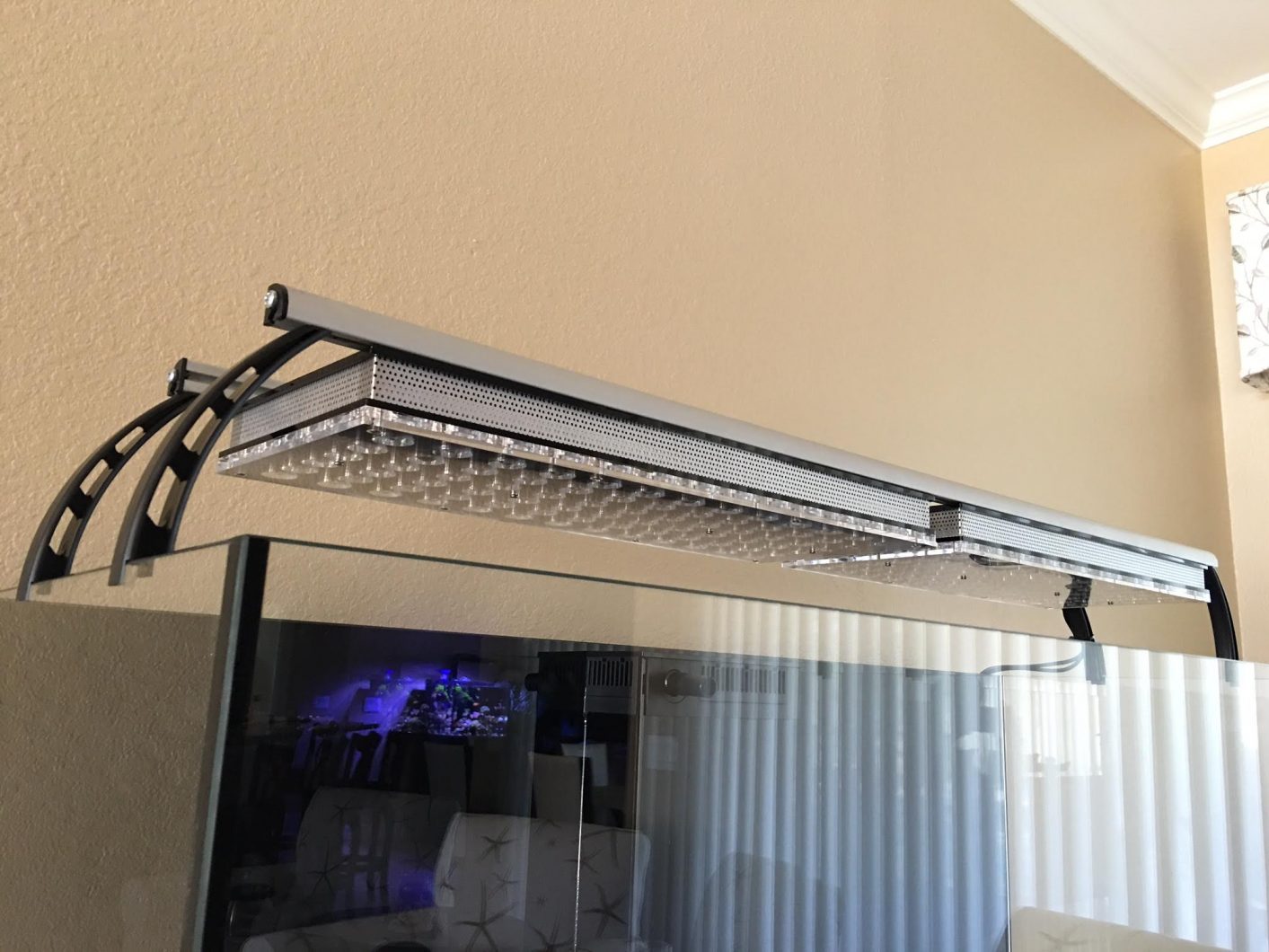 Aquarium_LED_mounting-systems-2-1413x1060.jpg