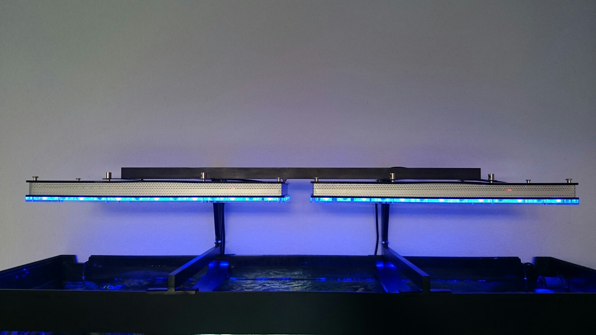 Orphek-Atlantik-v3-mounting-arm.jpg